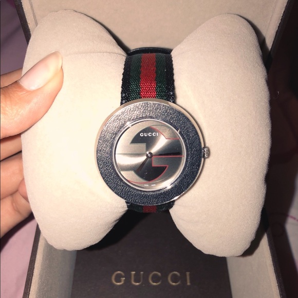 Female Gucci Watch - Picture 1 of 2